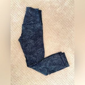 Lululemon dotted crop leggings